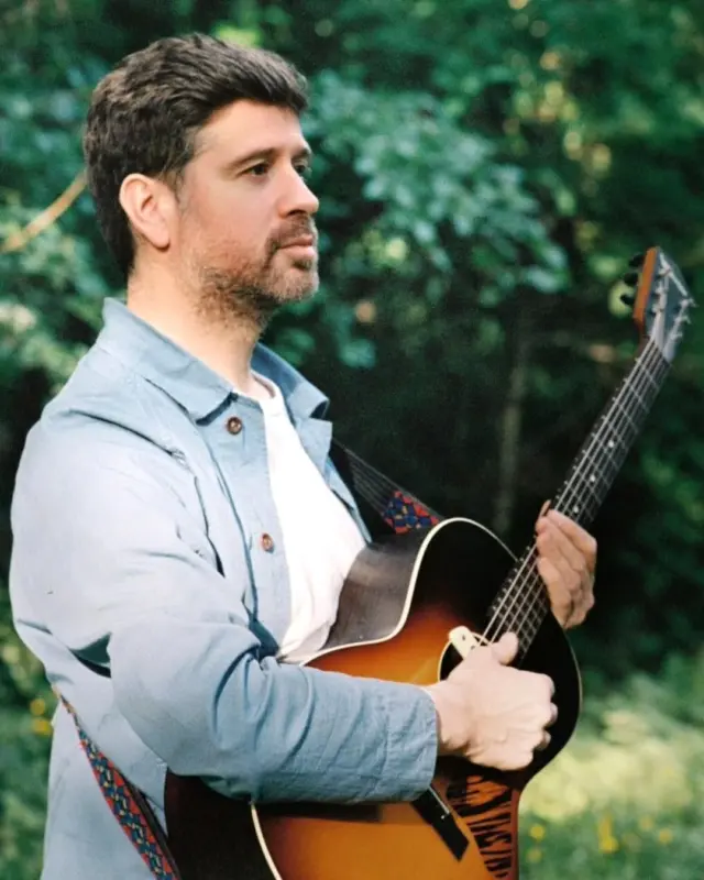 ✨ New show announcement ✨

Kris Drever @krisdrever + Polly Paulusma @pollypaulusma play Komedia, Brighton @komedia_brighton (main space) on Tuesday 11th November 

Kris Drever is among Scotland’s most acclaimed and distinctive contemporary musicians, celebrated for his warm voice, virtuosically expressive guitar playing and
imaginative and evocative songwriting. Raised in the Orkney Islands, Drever has carved out a unique place at the intersection of traditional folk and modern acoustic
music, as a solo artist and as one third of the award-winning trio Lau.

Over the course of his career, Kris has won hatfuls of honours, including BBC Radio 2 Folk Awards for Best Singer, Best Original Song, and Best Group with Lau. His
solo work combines lyrics of depth and authenticity with expertly pitched arrangements, exploring themes of place, identity, and social change, delivered with
clarity, compassion, and poetic insight.

Kris will be playing some brand-new songs as well as a selection from his back catalogue of originals and interpretations of traditional material on this tour. He will
be supported by the wonderful singer songwriter Polly Paulusma.

Between writing, recording and touring Polly Paulusma teaches songwriting and poetry for Cambridge University and songwriting for the Institute of Contemporary Music Performance, where she is Associate Professor of Song and Literature. 
“A work of vision and beauty, these songs ring with truths that could only come from experience” ~ For Folks Sake

Melting Vinyl presents Kris Drever + Polly Paulusma at Komedia, Brighton (main space) 
on Tuesday 11th November
Doors: 7.30pm / Show starts: 8pm
£22 in advance + bf / £26 on the door
Seated
Age restrictions - 14+ Under 16's to be accompanied

Ticket link in bio and further info available here:
https://bit.ly/MeltingVinylTickets
@meltingvinylbrighton
